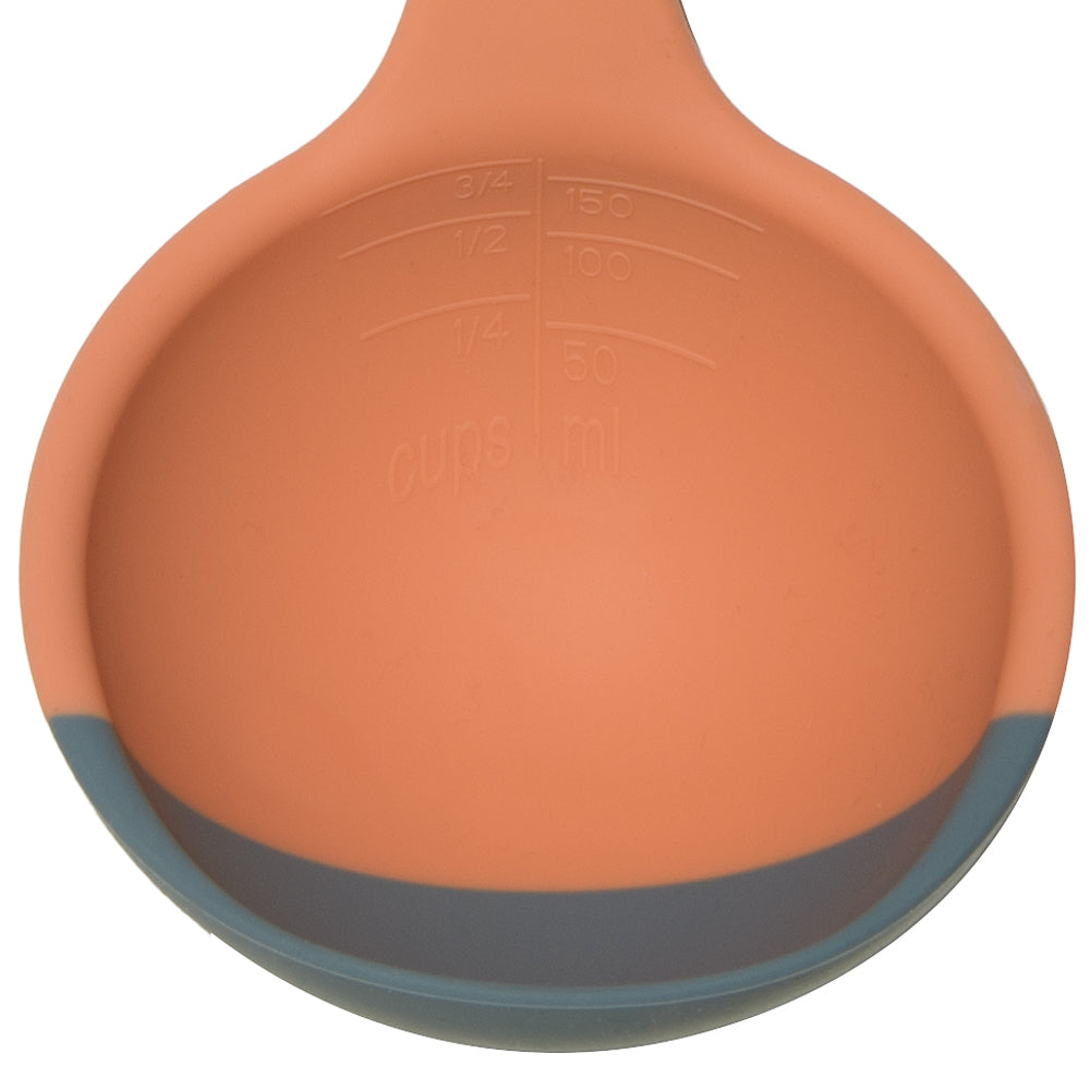 3-in-1 flexible kitchen ladle in use