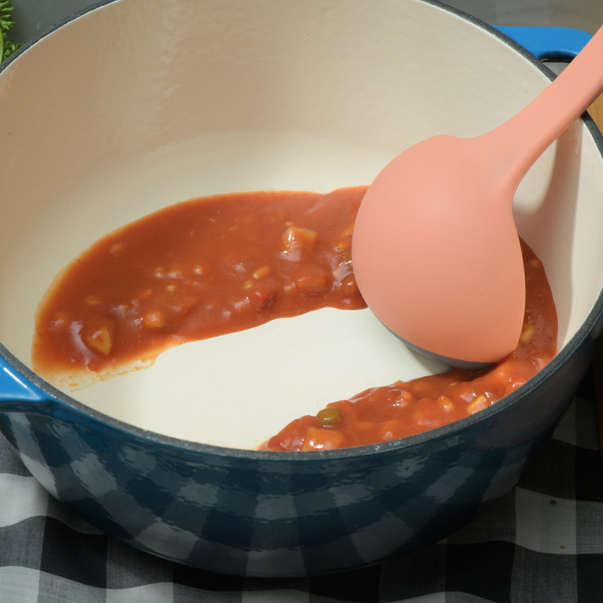 Flexible ladle used inside cookware